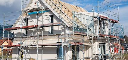 Haus im Bau finanziert durch Förderprogramme für den sozialen Wohnungsbau
