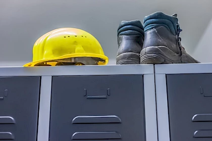 Ungenutzte Schutzausrüstung eines Handwerk, da er Aufträge absagen musste