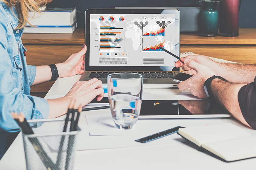 Personen sehen alle Informationen zu Unternehmen in Unternehmensdatenbank ein