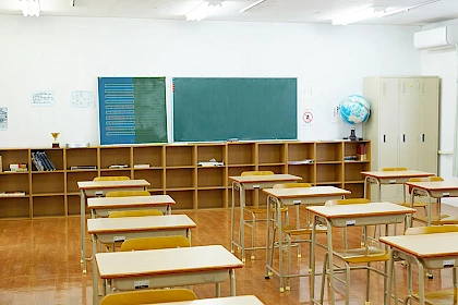 Marode Klassenzimmer mit veralteter Ausstattung wegen Sanierungsstau an Schulen