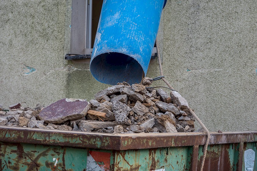 Abfall: Bauschutt im Container – die Baustoffverordnung fordert einen besseren Umgang