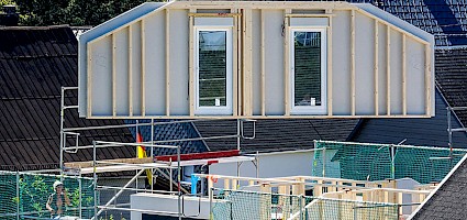Gebäude in Holz-Hybrid-Bauweise