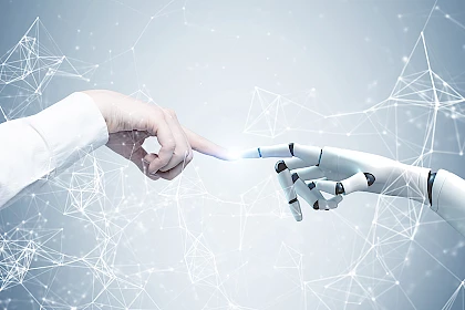 Futuristische Darstellung von der Zusammenarbeit von Mensch und KI im Vergaberecht