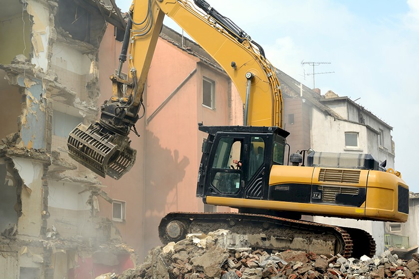 Bagger bei Abrissarbeiten