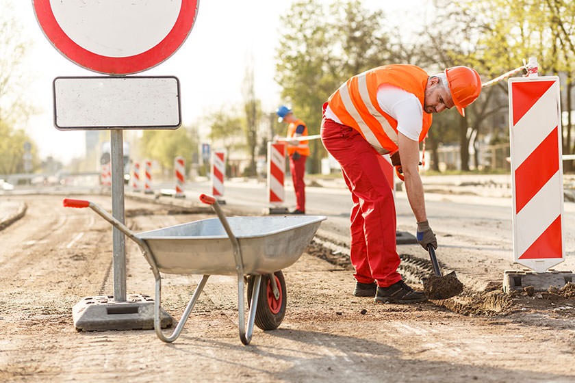 gesicherte Baustelle im Straßenbeu