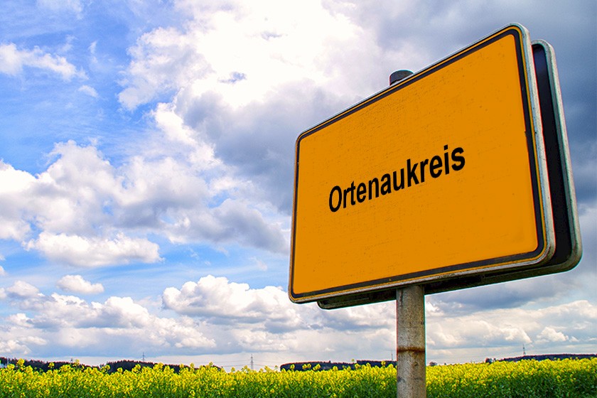 Ortenaukreis: Ortsschild vor einem Feld