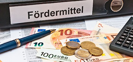 Ordner und Unterlagen zur Beantragung von Fördermitteln für Unternehmen