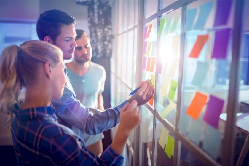 Mitarbeiter planen Employer Branding Maßnahmen