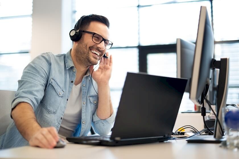 Person bei einem ibau Xplorer Fresh-up Online-Seminar