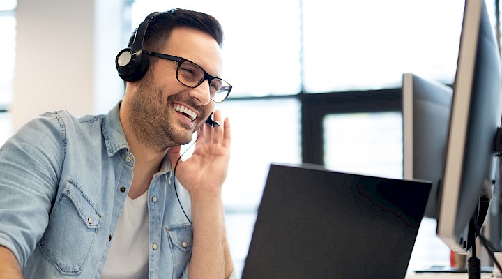 Person bei einem ibau Xplorer Fresh-up Online-Seminar