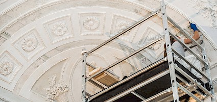 Sanierung der Decke eines öffentlichen Gebäudes